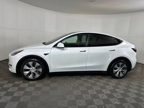 Used 2021 Tesla Model Y Long Range image 6