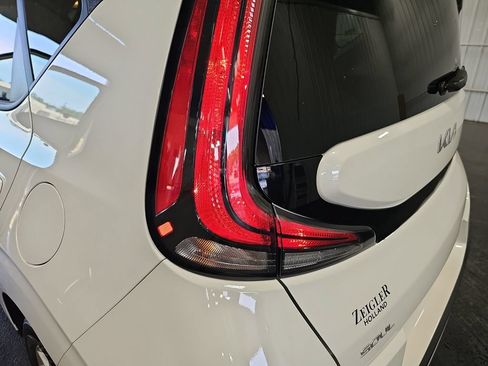 Certified 2025 Kia Soul LX w/ LX Technology Package FWD image 32