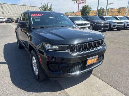 Certified 2023 Jeep Grand Cherokee Laredo AWD/4WD image 8