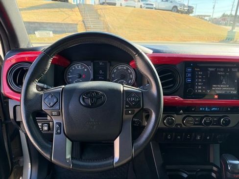 Used 2017 Toyota Tacoma TRD Off-Road image 27