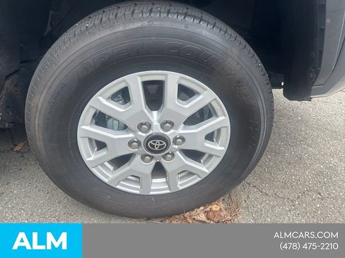 Used 2025 Toyota Tacoma SR5 AWD/4WD image 7