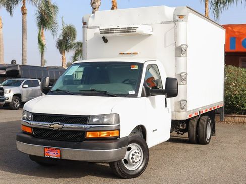 Used 2016 Chevrolet Express 4500 w/ Chrome Appearance Package image 4
