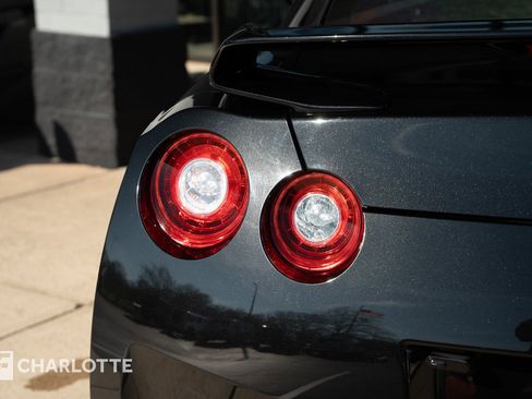 Used 2015 Nissan GT-R Premium image 14