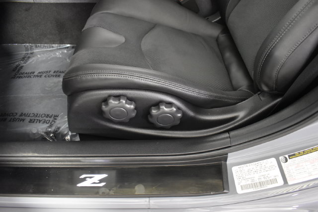 Certified 2024 Nissan Z Performance w/ Floor Mat Package RWD image 13