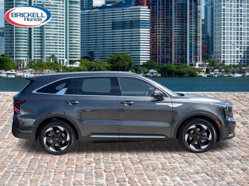 Used 2026 Kia Sorento EX w/ EX Premium Package FWD image 4