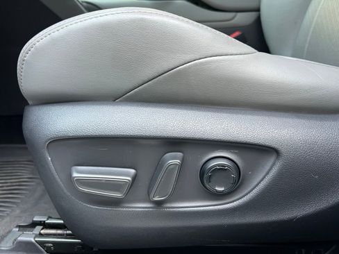 Used 2021 Toyota Venza Limited image 25