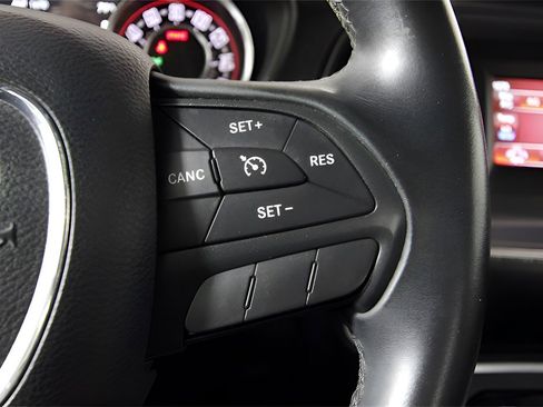 Used 2016 Dodge Challenger SXT image 16