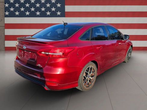 Used 2016 Ford Focus SE w/ SE Sport Package image 7
