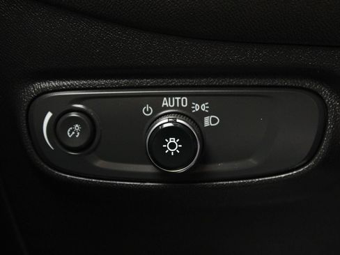 Used 2022 Chevrolet Equinox LS w/ LS Convenience Package FWD image 23