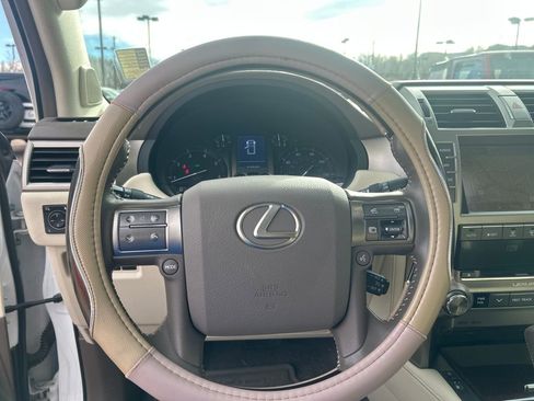 Used 2019 Lexus GX 460 image 28