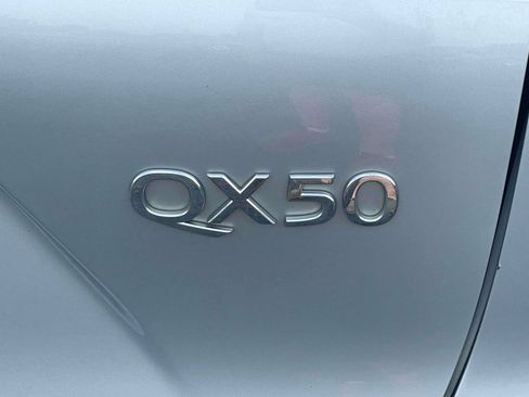 Used 2019 INFINITI QX50 Luxe FWD image 8