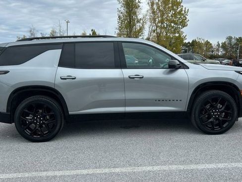 Certified 2024 Chevrolet Traverse RS w/ LPO, Floor Liner Package image 2