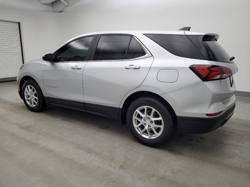 Used 2022 Chevrolet Equinox LT w/ Driver Convenience Package image 3