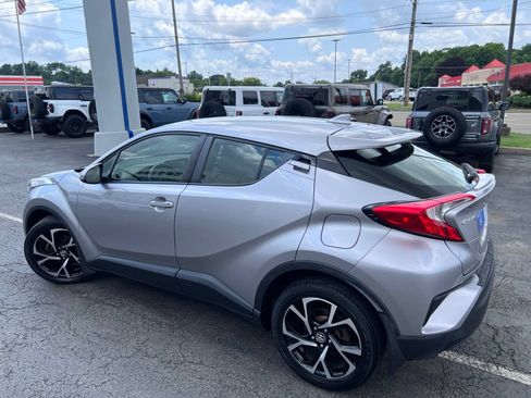 Used 2018 Toyota C-HR XLE FWD image 10