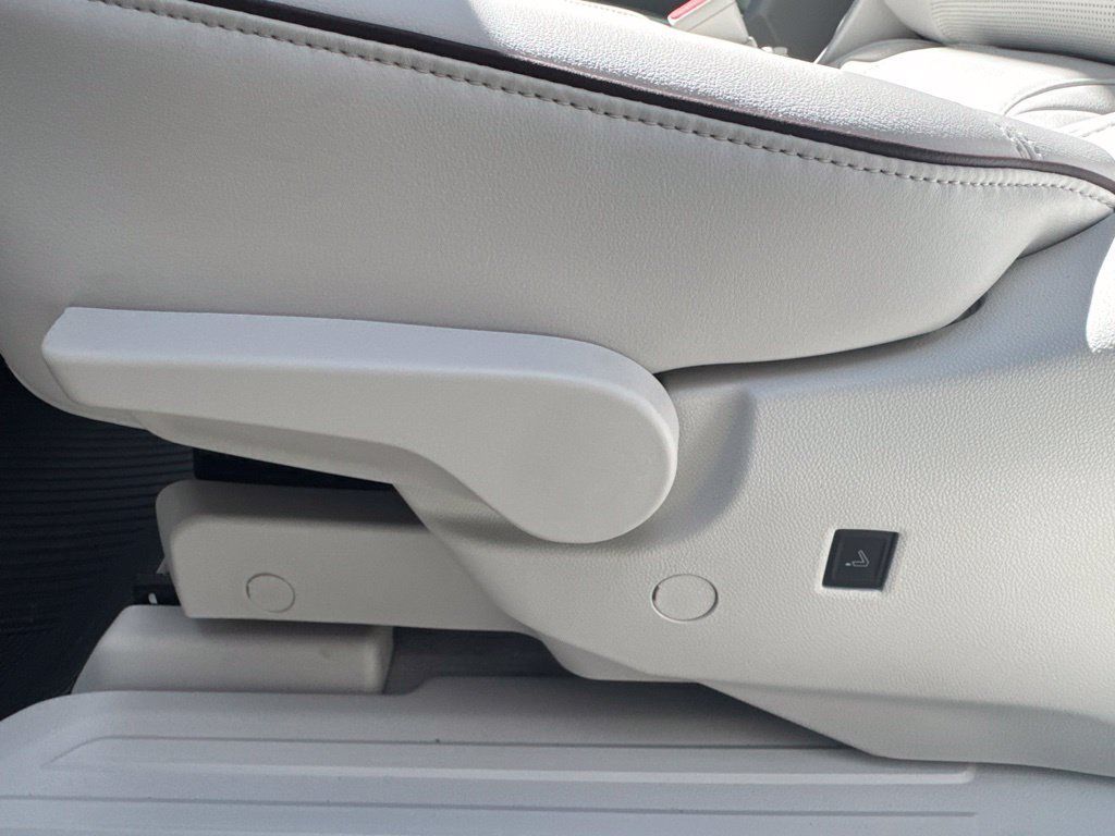 Used 2026 Buick Enclave Avenir w/ Super Cruise Package FWD image 30
