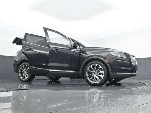 Used 2023 Lincoln Nautilus Reserve w/ Luxury Package image 35