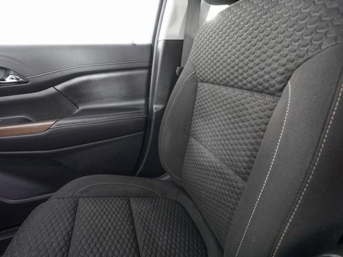 Used 2019 GMC Acadia SLE image 27