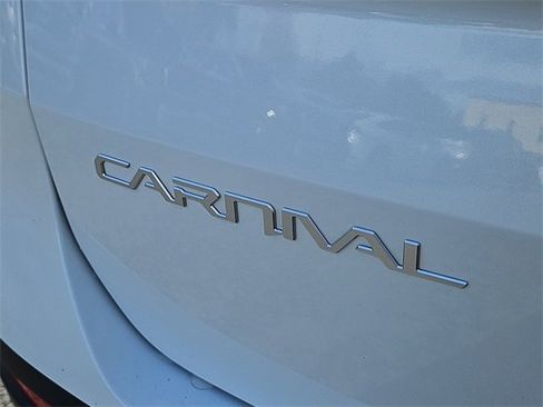 Certified 2024 Kia Carnival SX Prestige image 12