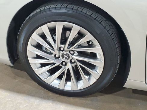 Used 2022 Lexus ES 300h Ultra Luxury w/ Accessory Package 2 image 44