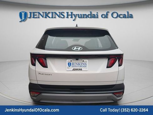 Certified 2025 Hyundai Tucson SE image 4