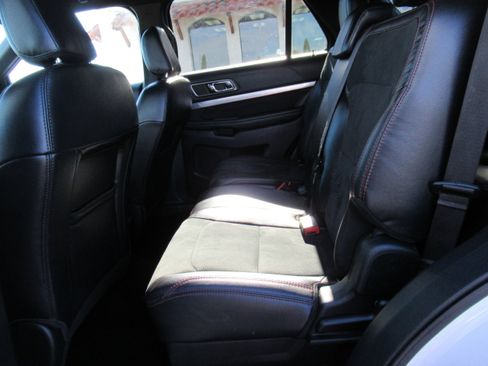 Used 2019 Ford Explorer XLT w/ Equipment Group 202A image 9