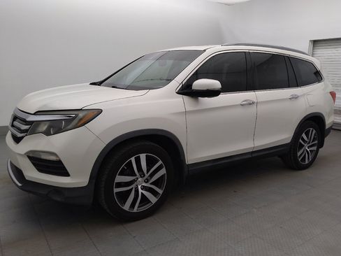 Used 2017 Honda Pilot Touring image 2
