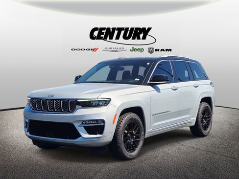 Used 2022 Jeep Grand Cherokee Summit AWD/4WD image 8
