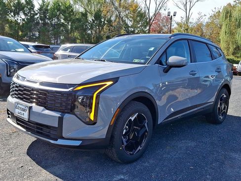 New 2026 Kia Sportage S image 2
