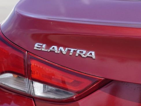 Used 2014 Hyundai Elantra SE image 9