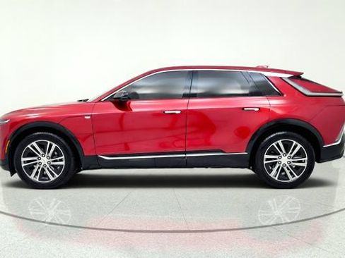 Used 2024 Cadillac Lyriq Luxury AWD/4WD image 5