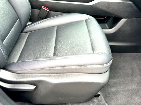 Used 2025 Chevrolet Equinox LT w/ Convenience Package II FWD image 25
