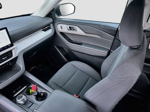 Used 2025 Ford Explorer Active RWD image 5