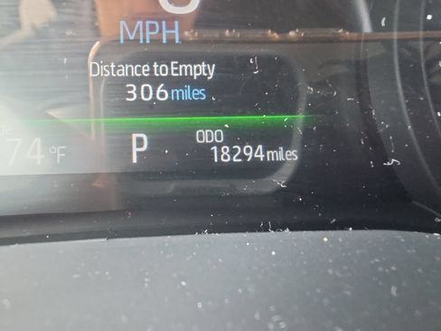 Used 2025 Toyota Sienna LE FWD image 4