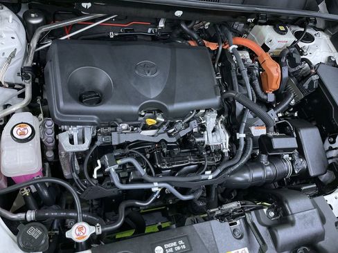 Used 2021 Toyota RAV4 LE image 16