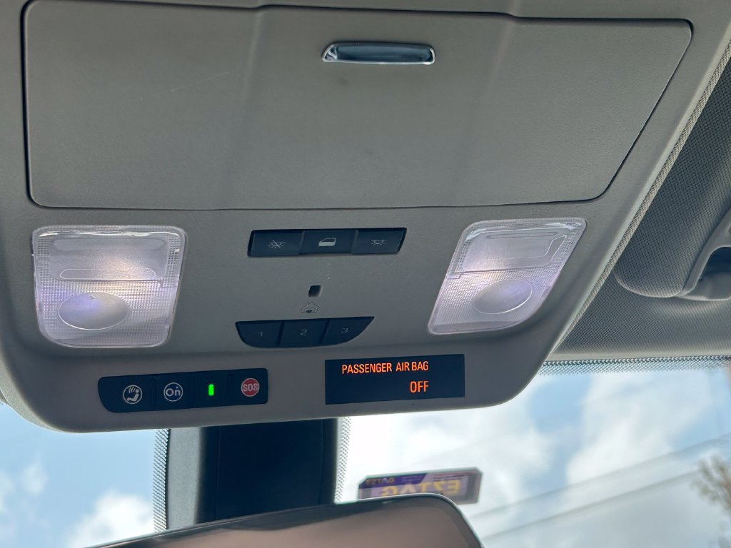 Used 2019 Buick Envision Essence FWD image 17