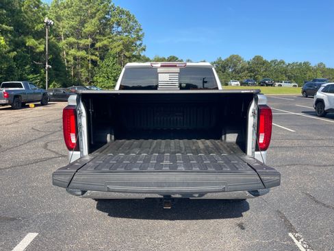 Used 2021 GMC Sierra 1500 SLT w/ SLT Premium Plus Package RWD image 17