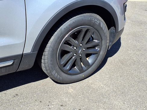 Used 2017 Ford Explorer XLT w/ Equipment Group 202A image 28