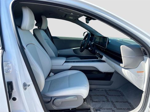 Used 2025 Hyundai Ioniq 6 SEL RWD image 28