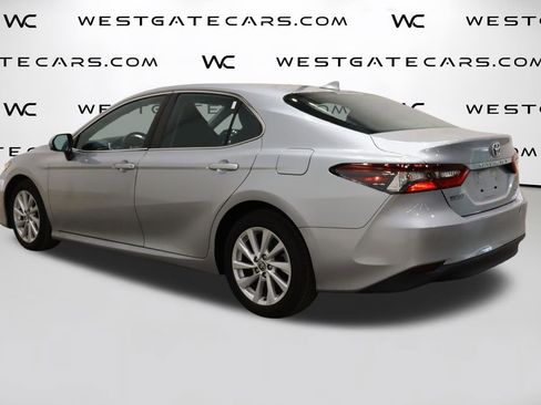 Used 2022 Toyota Camry LE image 4