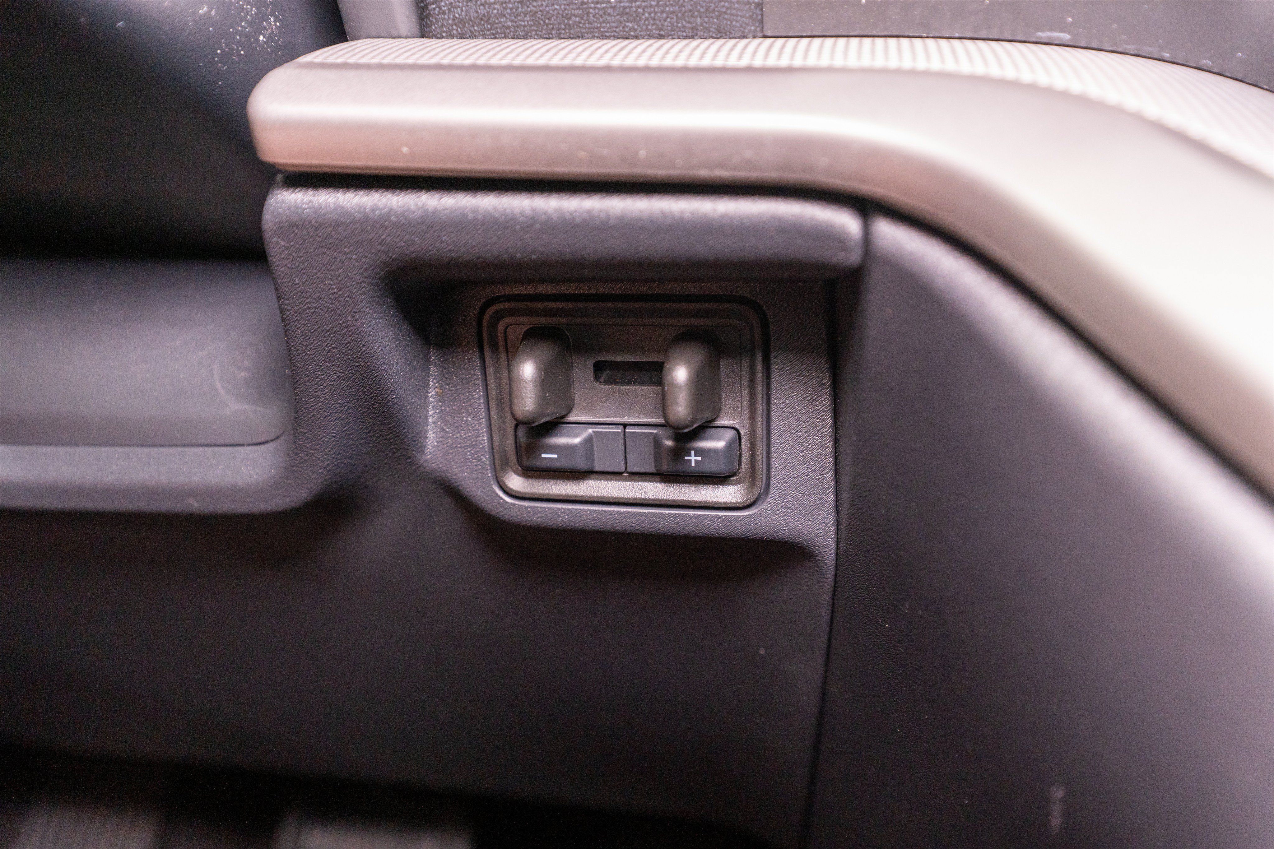 Used 2025 Ford Expedition Active AWD/4WD image 30