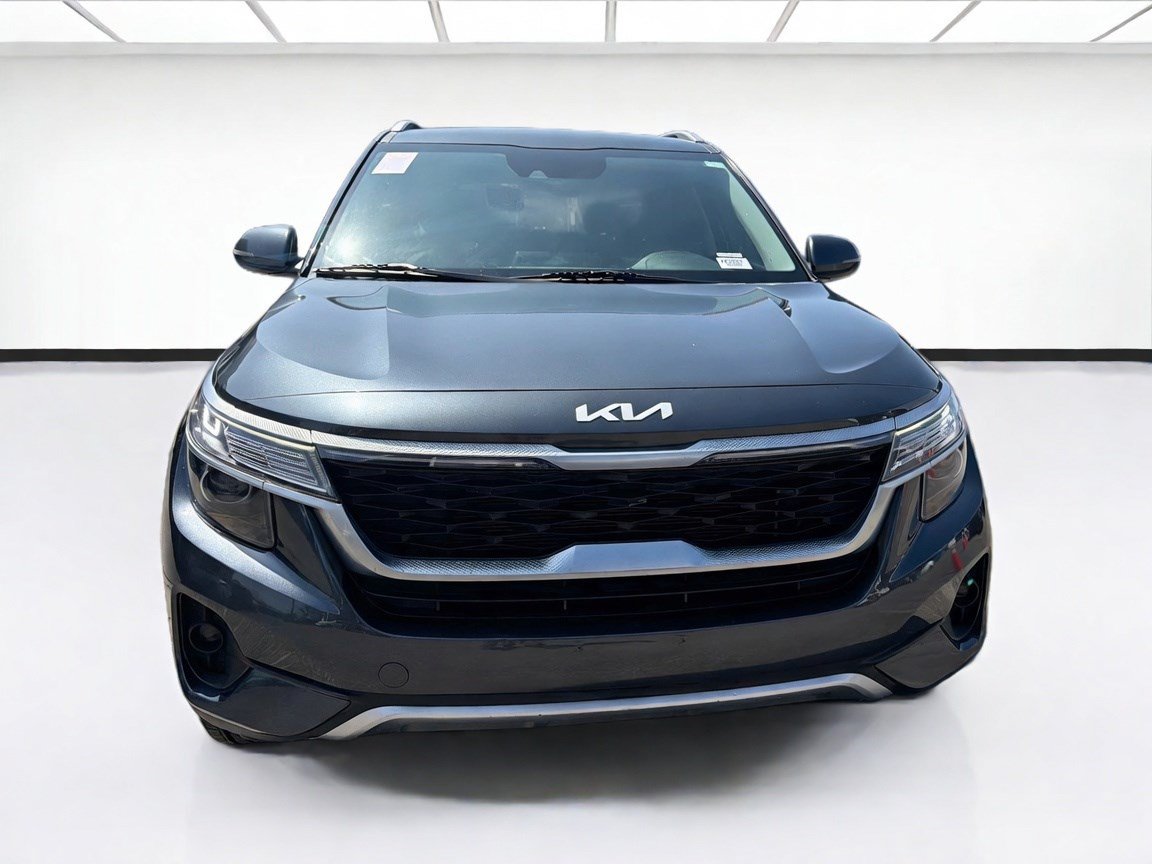Used 2023 Kia Seltos S w/ Navigation Package FWD image 2