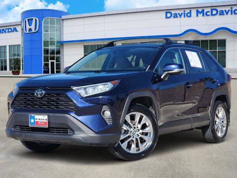 Used 2020 Toyota RAV4 XLE Premium image 1