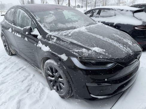 Used 2024 Tesla Model X image 2