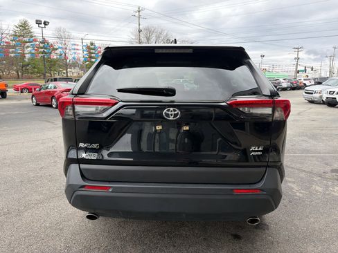 Used 2023 Toyota RAV4 XLE Premium image 8