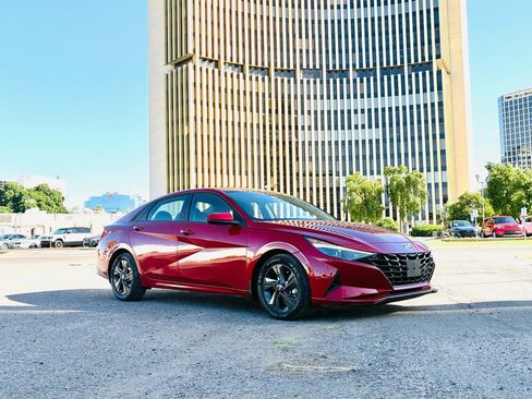 Used 2023 Hyundai Elantra SEL FWD image 8