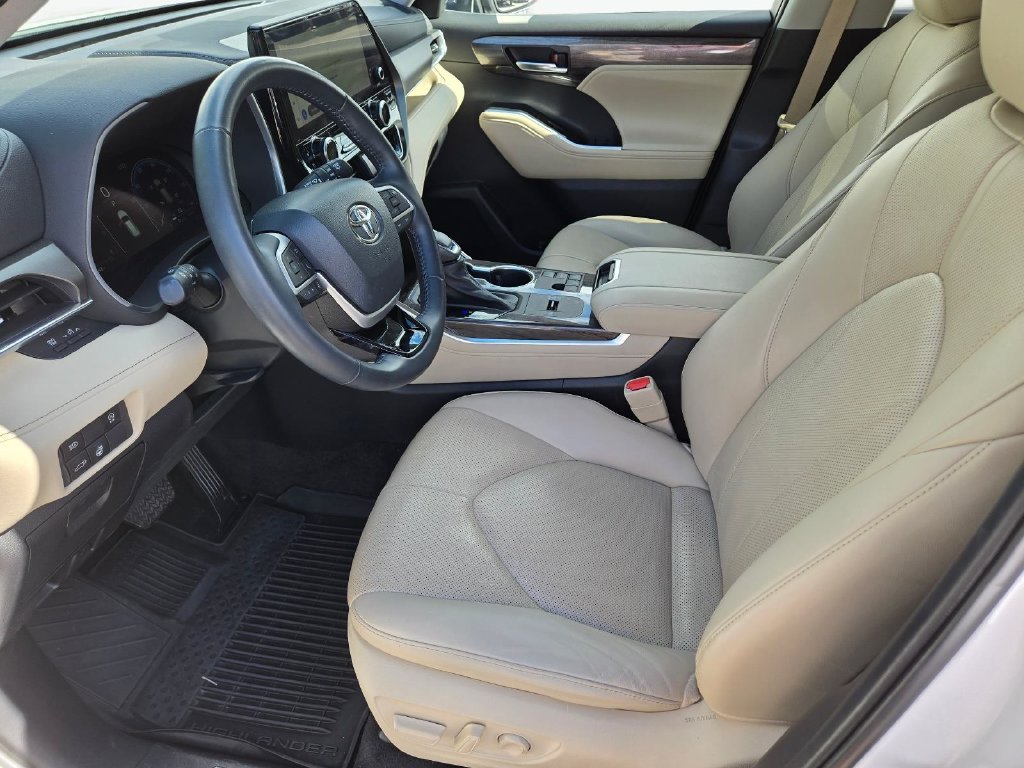Used 2023 Toyota Highlander Limited FWD image 15
