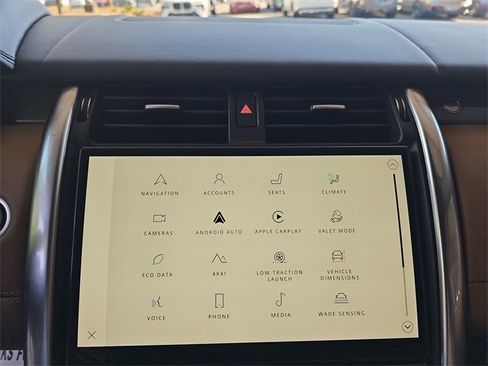 Used 2024 Land Rover Discovery Metropolitan Edition image 24