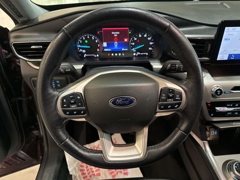 Used 2022 Ford Explorer XLT w/ Equipment Group 202A AWD/4WD image 15