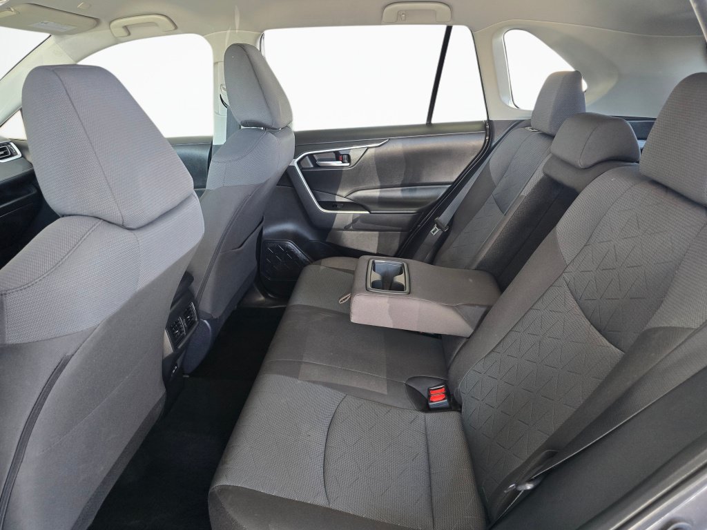 Used 2025 Toyota RAV4 XLE AWD/4WD image 37
