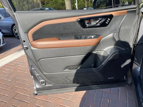 Used 2025 Subaru Forester Touring w/ Popular Package - Touring image 14